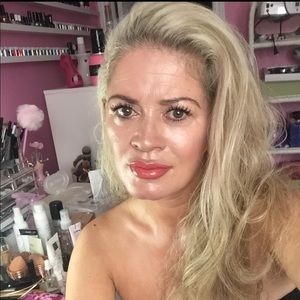 Meet your Posher, Connie